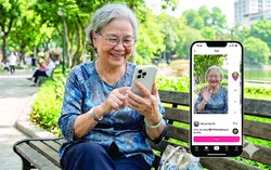 Người già bước vào thế giới số