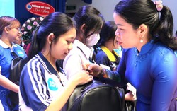 Hội LHPN TPHCM tiếp sức cho trẻ khó khăn trước thềm năm học mới