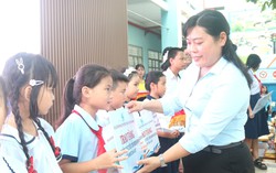 Món quà nghĩa tình tiếp sức học sinh, sinh viên bước vào năm học mới
