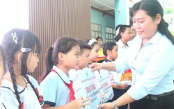 Trao học bổng tiếp sức học sinh, sinh viên bước vào năm học mới