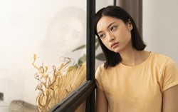 Nỗi cô đơn của người phụ nữ phải "chôn chặt" những khát khao