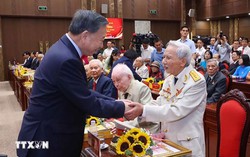 Tổng Bí thư, Chủ tịch nước Tô Lâm dự Lễ trao tặng Huy hiệu Đảng tại Đảng bộ TP Hà Nội
