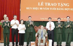 Trao tặng Huy hiệu 80 năm tuổi Đảng cho đảng viên lão thành ở Lạng Sơn