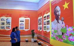 Trưng bày 130 ảnh tư liệu tại triển lãm "Rạng rỡ non sông Việt Nam"