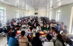 Trước thềm năm học mới, Hiệu trưởng trường vùng cao kêu gọi ủng hộ gạo, gas cho hơn 300 học sinh 