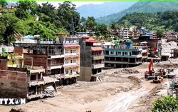 Trung Quốc gửi viện trợ khẩn cấp và cử chuyên gia cứu hộ tới Nepal