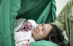 Tiếng khóc đầu đời và cuộc chạy đua ngăn virus viêm gan B