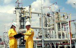 Khung pháp lý chuyển dịch năng lượng trong dự thảo Luật Dầu khí (sửa đổi): Cơ hội cho lao động nữ trình độ cao