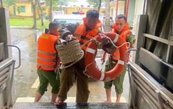 Đà Nẵng: Công an hỗ trợ người dân ứng phó với mùa mưa bão