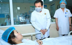 Bí thư Thành ủy Hà Nội Trần Đức Thắng thăm hỏi, động viên nạn nhân vụ cháy ở Tây Hồ