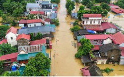 Mưa lớn kéo dài, cảnh báo lũ trên các tuyến sông
