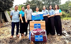 Hội LHPN tỉnh Hà Tĩnh thăm hỏi, hỗ trợ gia đình hội viên bị cháy nhà