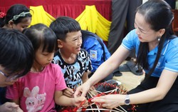 Phụ nữ Hà Tĩnh trao mùa trăng yêu thương cho 100 trẻ em khó khăn