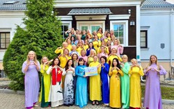 Hội LHPN TPHCM tặng áo dài cho phụ nữ Minsk (Belarus), lan tỏa nét đẹp văn hóa và tình hữu nghị