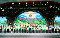 Đêm hội Trăng rằm tỏa sáng biên cương
