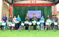Thêm "điểm tựa" giúp trẻ khó khăn vùng biên vững bước đến trường
