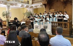 Paris concert raises funds to help Vietnamese farmers cope with floods