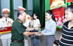 Gia đình là điểm tựa vững chắc của cán bộ, chiến sĩ làm nhiệm vụ quy tập hài cốt liệt sĩ 
