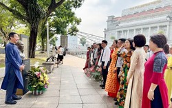 Overseas Vietnamese in Singapore, Thailand pay tribute to President Ho Chi Minh on National Day