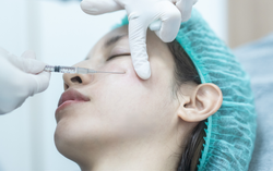Tiêm filler nâng ngực tại nhà, cô gái 24 tuổi bị áp xe ngực