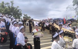 Giữ màu xanh cho lễ hội bên dòng suối Tló