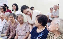 Từ "việc nhà" đến hệ sinh thái chăm sóc người cao tuổi