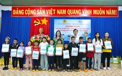 Phụ nữ Công an Gia Lai trao 80 phần quà cho phụ nữ, trẻ em khó khăn