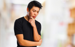 Con một có cần hy sinh hạnh phúc riêng vì bố mẹ bệnh nặng?