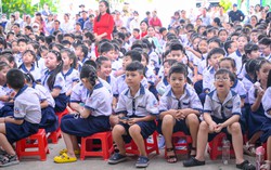 Học sinh vùng biên An Giang phấn khởi khi được học dưới ngôi trường mới