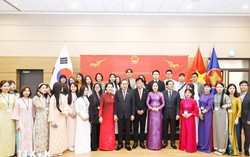 Chủ tịch Quốc hội Trần Thanh Mẫn gặp gỡ cộng đồng người Việt Nam tại Hàn Quốc