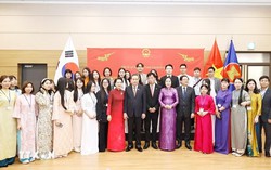 National Assembly Chairman Tran Thanh Man meets Vietnamese community in South Korea