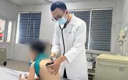 Bé trai 4 tuổi sốt cao khó kiểm soát, phát hiện nhiễm Adenovirus