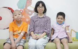 Đằng sau những nụ cười