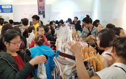 Bà bầu, "mẹ bỉm" chen chân mua đồ "siêu giảm giá" ngày Black Friday