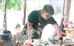 “Hot boy” làm bánh