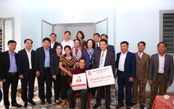 Trưởng Ban Dân vận TW cùng đoàn công tác trao tặng 3 nhà tình nghĩa cho các hộ nghèo tại Nghệ An