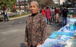 Người phụ nữ 80 tuổi vẫn "xung phong đi đầu"