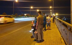 Nữ sinh mặc đồng phục thể dục nhảy cầu Phú Long tự tử