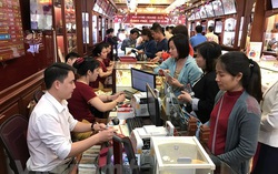 Vàng trong nước quay đầu đi xuống, tỷ giá trung tâm tăng nhẹ