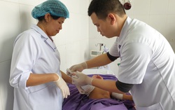 Cha mẹ bất cẩn, bé 22 tháng tuổi bỏng nặng do ngã vào nồi lẩu