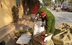 1 tấn thịt ngỗng xông khói và bánh kẹo nhập lậu từ Trung Quốc đưa về Hà Nội tiêu thụ