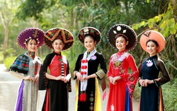 Người đẹp xứ Mường duyên dáng với áo dài thổ cẩm