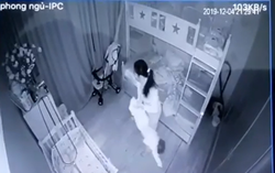 Bé 14 tháng tuổi bị người giúp việc xách ngược chân, ném xuống giường