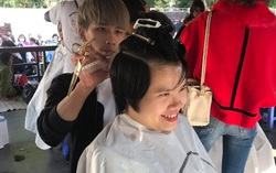 Nụ cười hạnh phúc được trao yêu thương ở gian hàng cắt tóc Ngày hội Mottainai 2019