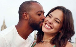 Người mẫu "ngoại cỡ" Ashley Graham hạnh phúc ngập tràn chuẩn bị đón con đầu lòng sau 9 năm kết hôn