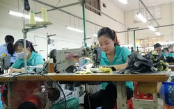 Cuối năm, nhiều nữ công nhân lại “đau đầu” trước câu hỏi “Bao giờ lấy chồng?”
