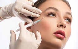 Bác sĩ từ chối chị em muốn "đại tu" nhan sắc cấp tốc để đón Tết