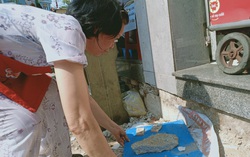 TPHCM: Phường đập bỏ vỉa hè, người dân nói không lấn chiếm