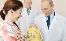 Nga hỗ trợ tiền cho bà mẹ sinh con đầu lòng