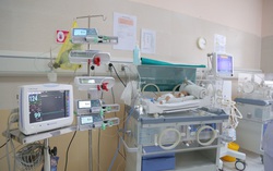 Bé sinh non qua đời sau 21 ngày chống chọi với bệnh tật